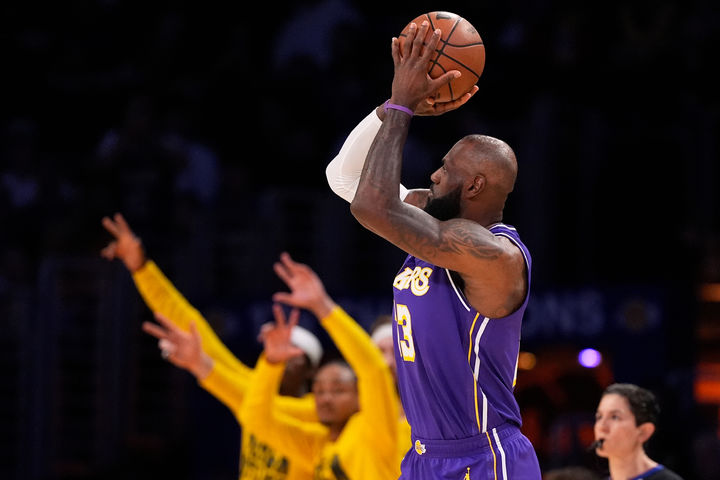 [로스앤젤레스=AP/뉴시스] 미국프로농구(NBA) 로스앤젤레스(LA) 레이커스의 르브론 제임스. 2026.02.12.