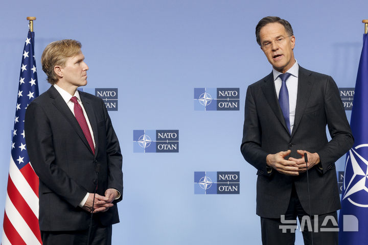 나토 국방장관 회의… 美 콜비 차관 "종속 관계 아닌 파트너십 원해"