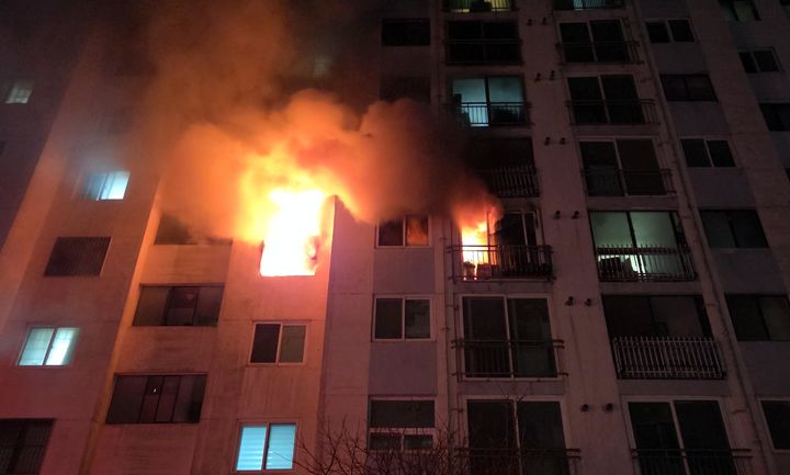 [부산=뉴시스] 13일 부산 해운대구 아파트 화재현장. (사진=부산소방재난본부 제공) 2026.02.13. photo@newsis.com&nbsp; *재판매 및 DB 금지