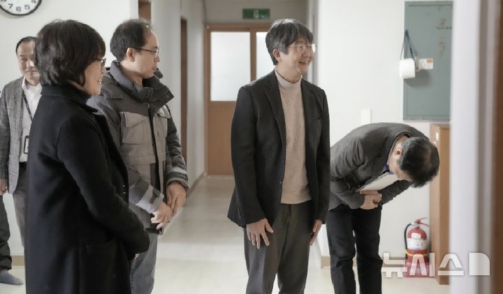 임승관 질병청장, 노숙인 재활시설 방문…위문품 전달