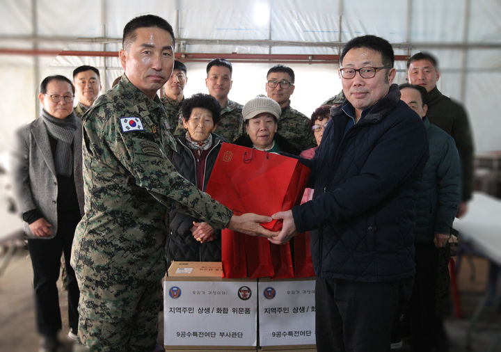 육군 특전사 귀성부대 부사관단 지역사회 소외계층 대상 기부활동. (사진=특전사 귀성부대 제공) *재판매 및 DB 금지