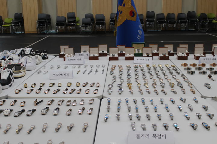 경찰, 가짜 명품 시계 수입·유통한 일당 검거…35억원치 판매