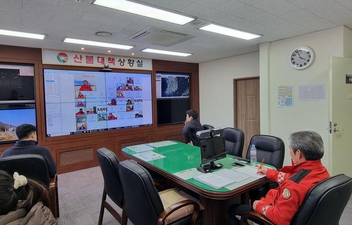 [경남소식]도, 설 연휴 산불예방 논의…대응체계 점검 등