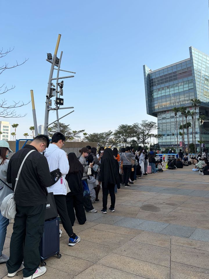 [서울=뉴시스] 네이버웹툰 대만 팝업스토어에 들어가기 위해 줄을 서 있는 현지 웹툰 팬들. (사진=네이버웹툰 제공) 2026.02.13. photo@newsis.com *재판매 및 DB 금지