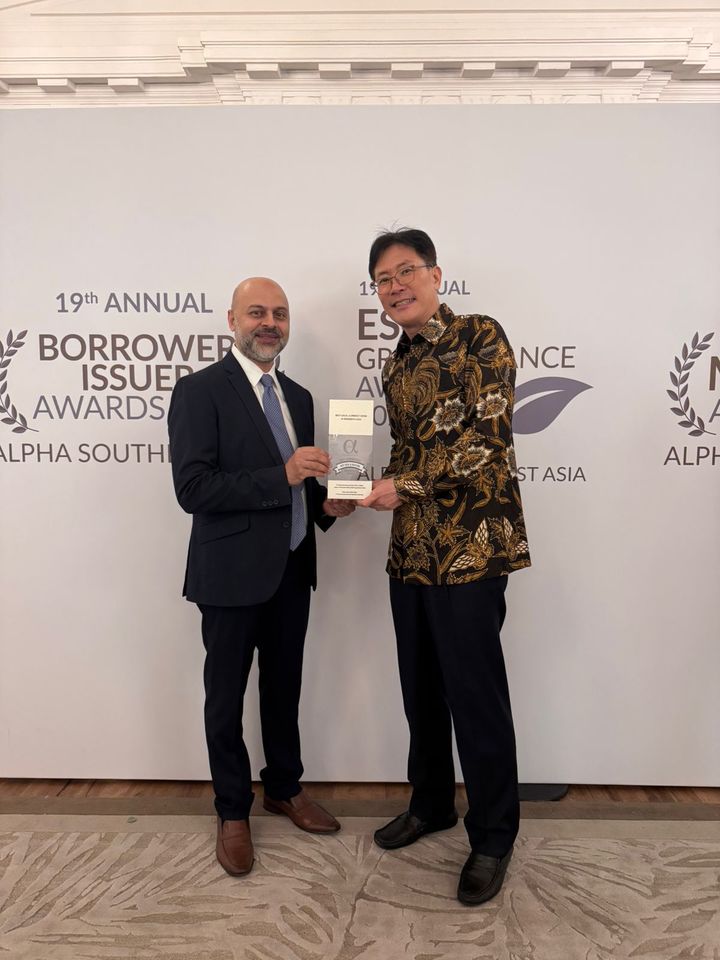 [서울=뉴시스] 남경훈 한국투자증권 인도네시아 법인장(우측)이 시디크 바자르왈라(Siddiq Bazarwala) 알파사우스이스트아시아 CEO와 기념촬영을 하고 있다. (사진=한국투자증권 제공) photo@newsis.com *재판매 및 DB 금지