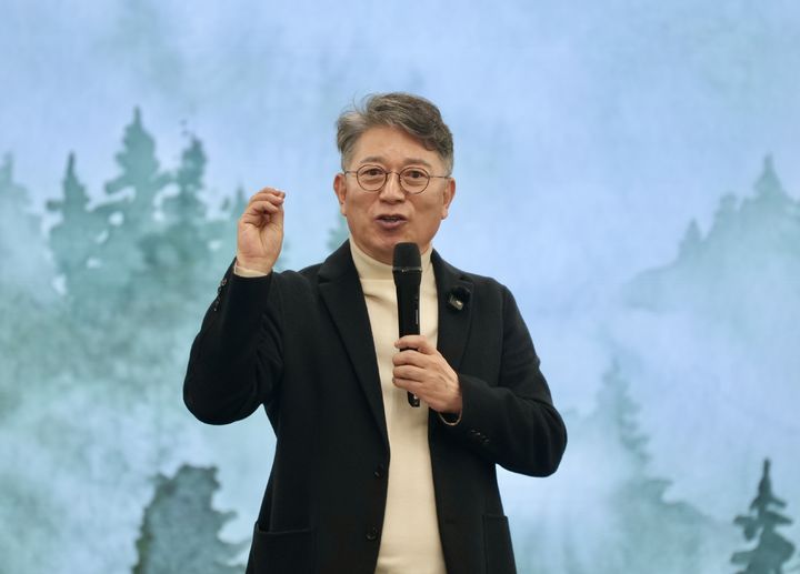 [서울=뉴시스] 곽재선 회장이 설 명절을 앞두고 자신의 저서 '곽재선의 창' 북 콘서트(Book concert)를 가졌다.(사진=KG모빌리티 제공) *재판매 및 DB 금지