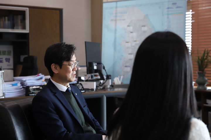 [부산=뉴시스] 11일 한국수산자원공단 부산 본부에서 김종덕 이사장이 뉴시스와 인터뷰하고 있다. (사진=한국수산자원공단 제공) 2026.02.11. photo@newsis.com *재판매 및 DB 금지