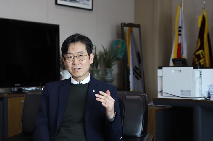 [부산=뉴시스] 11일 한국수산자원공단 부산 본부에서 김종덕 이사장이 뉴시스와 인터뷰하고 있다. (사진=한국수산자원공단 제공) 2026.02.11. photo@newsis.com *재판매 및 DB 금지