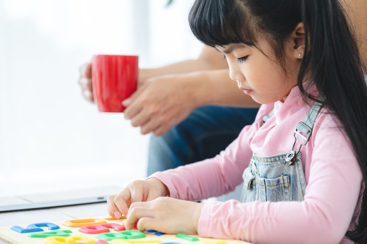 "남↔녀, 네 살도 가능?" 英 초등생 성별 전환 허용 지침 파장