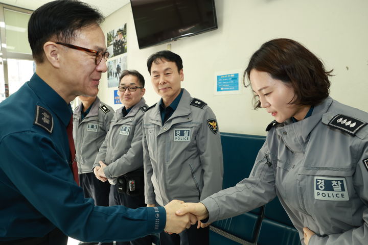  *재판매 및 DB 금지