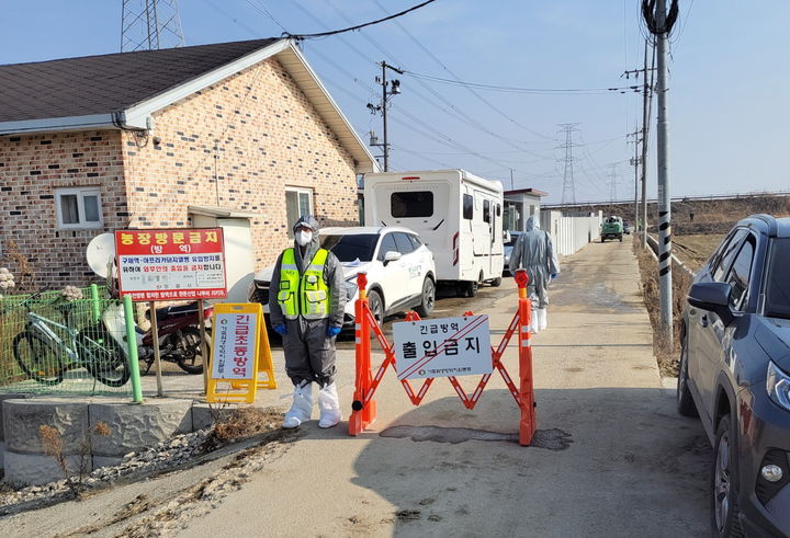 [정읍=뉴시스] 아프리카돼지열병이 발생해 긴급방역이 진행 중인 정읍 양돈농가. *재판매 및 DB 금지