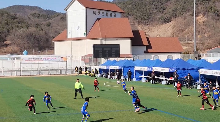 [예산=뉴시스] 최근 충남 예산종합운동장 일원에서 '예산 윤봉길배 전국 유소년 축구대회' 경기가 열리고 있다. (사진=예산군 제공) 2026.02.13. photo@newsis.com *재판매 및 DB 금지