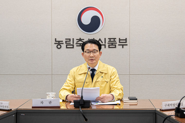 [세종=뉴시스] 아프리카돼지열병(ASF) 중앙사고수급본부(중수본)는 13일 김종구 농림축산식품부 차관 주재로 관계기관·지방정부 등이 참여하는 회의를 열고 발생 상황과 방역 대책을 점검했다고 밝혔다. (사진=농식품부 제공) 2026.02.13. photo@newsis.com *재판매 및 DB 금지