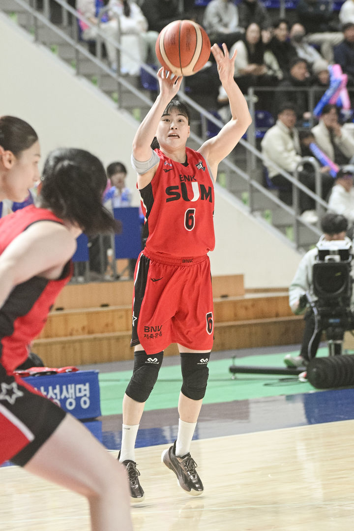 [서울=뉴시스] 여자프로농구 부산 BNK의 이소희. (사진=WKBL 제공) 