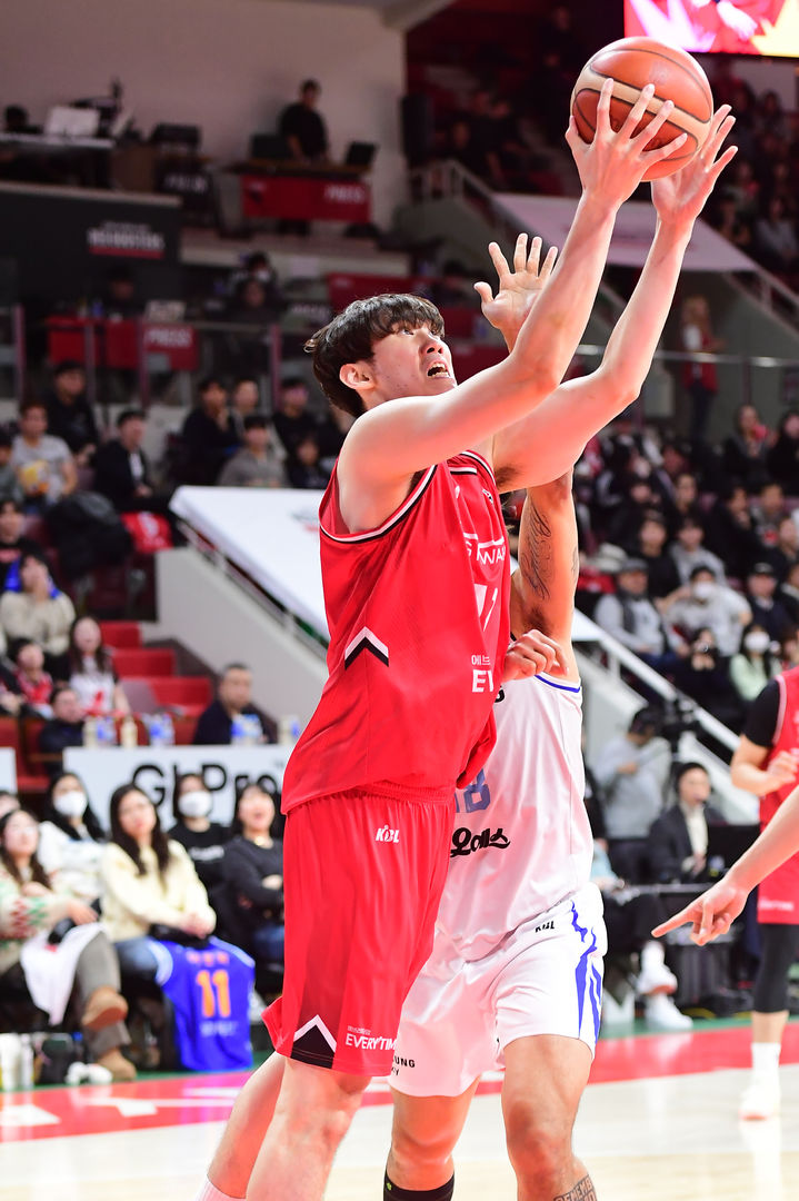 [서울=뉴시스] 프로농구 안양 정관장의 김경원. (사진=KBL 제공) *재판매 및 DB 금지