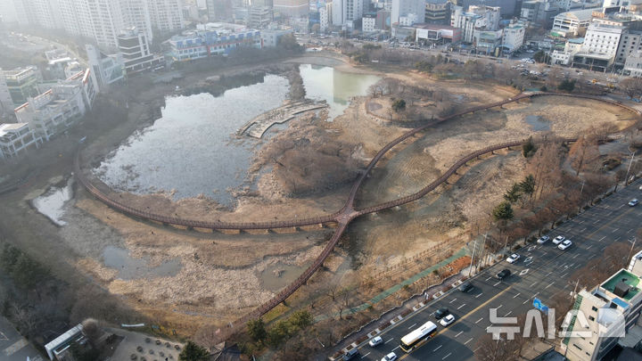 [광주=뉴시스] 광주 서구 운천저수지 수변공원. (사진=광주시청 제공·뉴시스 DB). photo@newsis.com *재판매 및 DB 금지