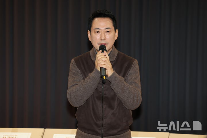 [서울=뉴시스] 권창회 기자 = 장동혁 국민의힘 대표가 13일 오전 서울 중구 중림종합사회복지관에서 설맞이 봉사활동을 하기 위해 방문해 인사말을 하고 있다. (공동취재) 2026.02.13. photo@newsis.com