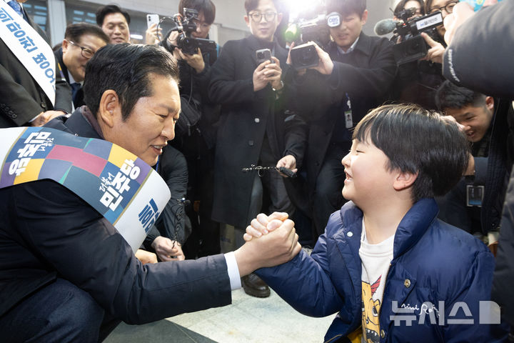 여야, 설 민심도 제각각…與 "개혁 완수" vs 野 "입법폭주 중단"(종합)