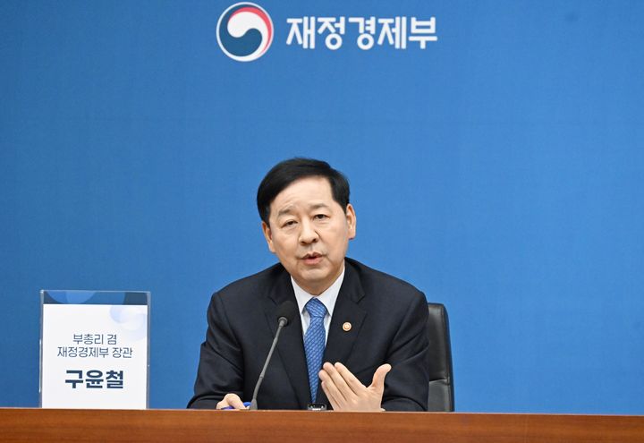 [서울=뉴시스] 구윤철 부총리 겸 재정경제부 장관이 13일 서울 종로구 정부서울청사에서 열린 '부총리-재정경제금융관 혁신사례 토론회'에서 발언하고 있다. (사진=재정경제부 제공) 2026.02.13. photo@newsis.com *재판매 및 DB 금지