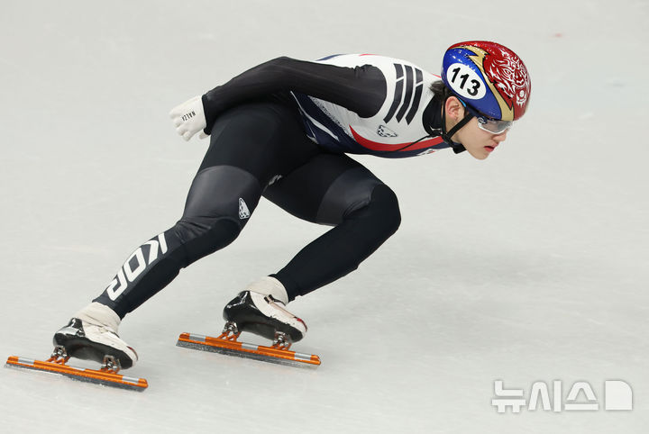 [밀라노=뉴시스] 박주성 기자 = 대한민국 쇼트트랙 대표팀 임종언이 13일(현지 시간) 이탈리아 밀라노 아이스스케이팅 아레나에서 훈련을 하고 있다. 2026.02.13.?park7691@newsis.com