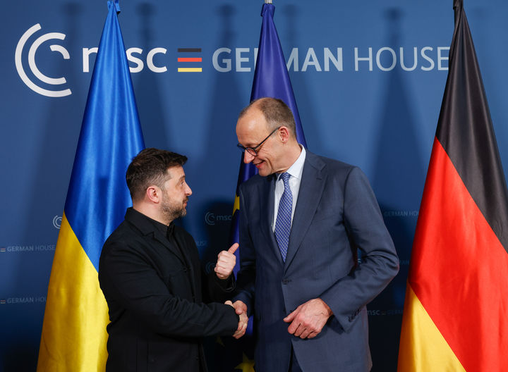 젤렌스키, 독일서 드론 생산 합작공장 방문…1호기 인수