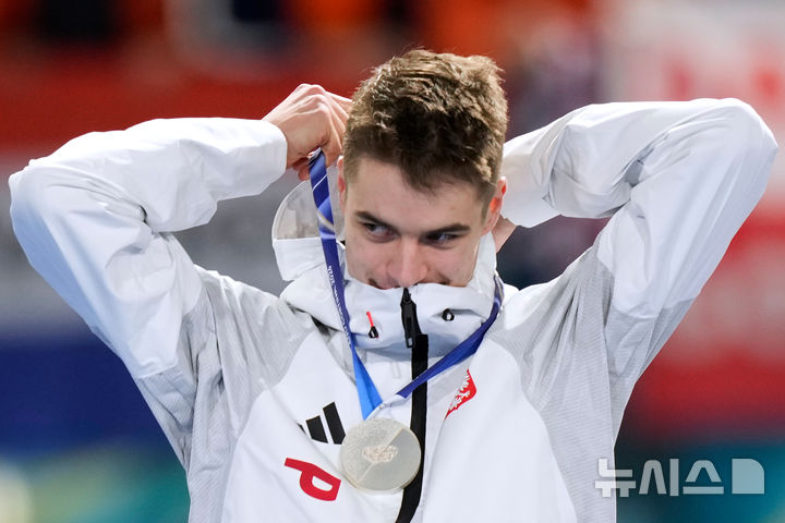 "배신자" 소리 들으며 러 국적 버린 빙속 선수, 첫 올림픽 은메달