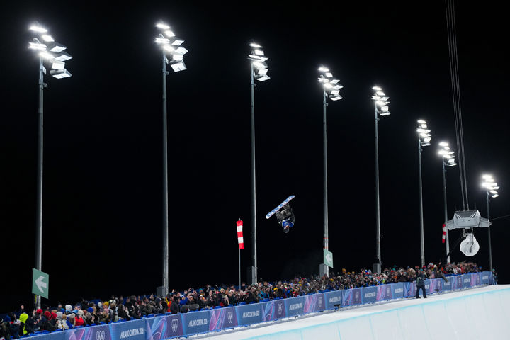 [리비뇨=AP/뉴시스]스노보드 남자 하프파이프 이채운. 2026.02.13.