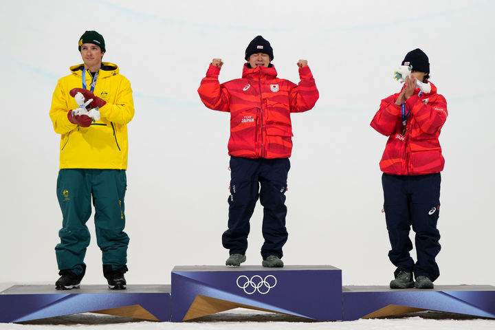 [리비뇨=AP/뉴시스]스노보드 남자 하프파이프 금메달 일본의 도쓰카. 20256.02.13.