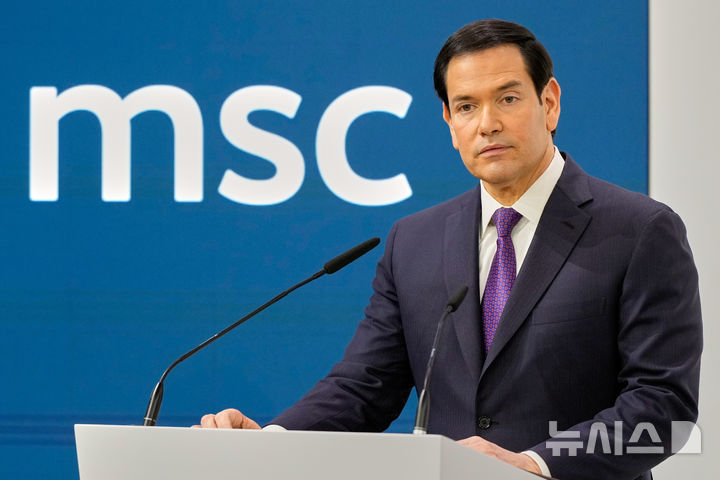 “미국은 유럽의 동맹” 美 루비오 연설에 안도하고 기립 박수 보낸 청중들