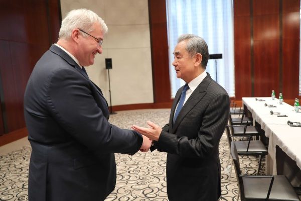 中·우크라 외교장관, 뮌헨서 회동…왕이 키이우 방문 초청