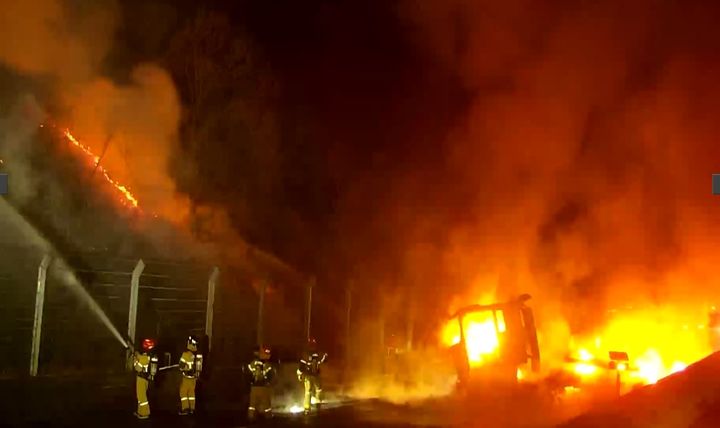 경북 경산시 남천면 신대구부산고속도로 차량사고 화재로 산불 발생 (사진=경북소방본부 제공) *재판매 및 DB 금지