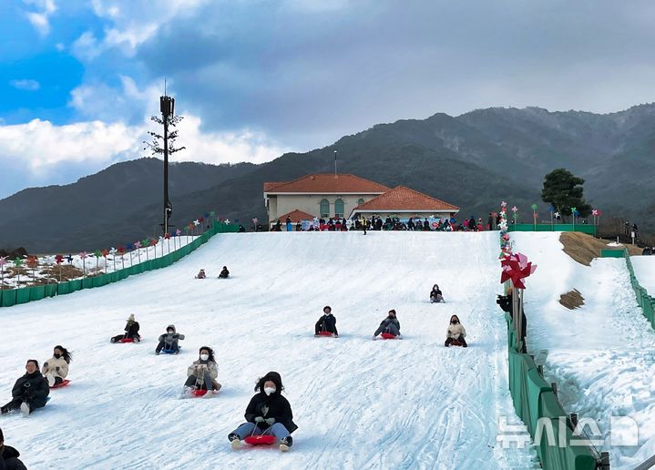 [남원=뉴시스] 남원 바래봉 눈썰매장. *재판매 및 DB 금지