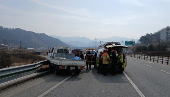 진안군서 경차-1t 트럭 서로 부딪혀…4명 부상