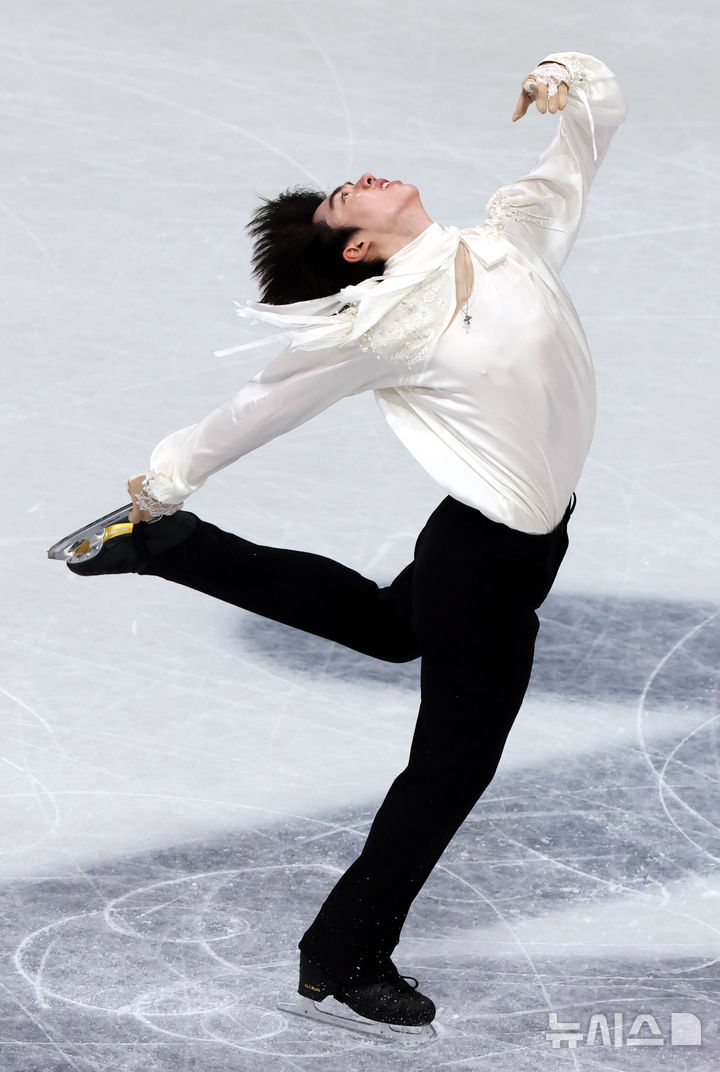 [밀라노=뉴시스] 박주성 기자 = 13일 (현지 시간) 이탈리아 밀라노 아이스 스케이팅 아레나 경기장에서 열린 2026 밀라노·코르티나담페초 동계올림픽 피겨스케이팅 남자 싱글 프리스케이팅에 출전한 차준환 선수가 연기를 하고 있다. 2026.02.14. park7691@newsis.com