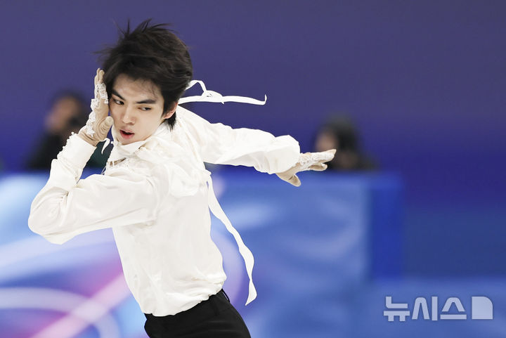 [밀라노=뉴시스] 김근수 기자 = 프리스케이팅 차준환이 13일(현지 시간) 이탈리아 밀라노 아이스 스케이팅 아레나에서 열린 2026 밀라노·코르티나 담페초 동계올림픽 피겨스케이팅 남자 싱글 프리스케이팅에서 연기를 펼치고 있다. 2026.02.14. ks@newsis.com