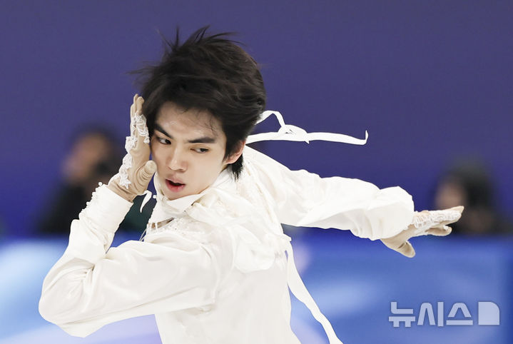 [밀라노=뉴시스] 김근수 기자 = 프리스케이팅 차준환이 13일(현지 시간) 이탈리아 밀라노 아이스 스케이팅 아레나에서 열린 2026 밀라노·코르티나 담페초 동계올림픽 피겨스케이팅 남자 싱글 프리스케이팅에서 연기를 펼치고 있다. 2026.02.14. ks@newsis.com