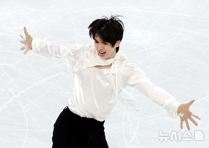 [밀라노=뉴시스] 박주성 기자 = 13일 (현지 시간) 이탈리아 밀라노 아이스 스케이팅 아레나 경기장에서 열린 2026 밀라노·코르티나담페초 동계올림픽 피겨스케이팅 남자 싱글 프리스케이팅에 출전한 차준환 선수가 연기를 하고 있다. 2026.02.14. park7691@newsis.com