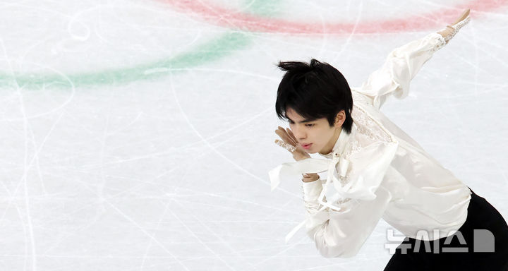 [밀라노=뉴시스] 박주성 기자 = 13일 (현지 시간) 이탈리아 밀라노 아이스 스케이팅 아레나 경기장에서 열린 2026 밀라노·코르티나담페초 동계올림픽 피겨스케이팅 남자 싱글 프리스케이팅에 출전한 차준환 선수가 연기를 하고 있다. 2026.02.14. park7691@newsis.com