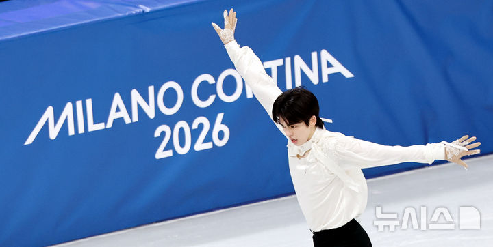 [밀라노=뉴시스] 박주성 기자 = 13일 (현지 시간) 이탈리아 밀라노 아이스 스케이팅 아레나 경기장에서 열린 2026 밀라노·코르티나담페초 동계올림픽 피겨스케이팅 남자 싱글 프리스케이팅에 출전한 차준환 선수가 연기를 하고 있다. 2026.02.14. park7691@newsis.com
