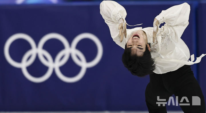 [밀라노=뉴시스] 김근수 기자 = 프리스케이팅 차준환이 13일(현지 시간) 이탈리아 밀라노 아이스 스케이팅 아레나에서 열린 2026 밀라노·코르티나 담페초 동계올림픽 피겨스케이팅 남자 싱글 프리스케이팅에서 연기를 펼치고 있다. 2026.02.14. ks@newsis.com