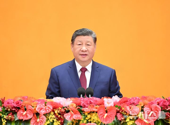 [서울=뉴시스]시진핑(習近平) 중국 국가주석이 14일 베이징 인민대회당에서 열린 중국공산당 춘제 하례회에서 연설하고 있다. (사진 = 신화통신 갈무리) 2026.02.15