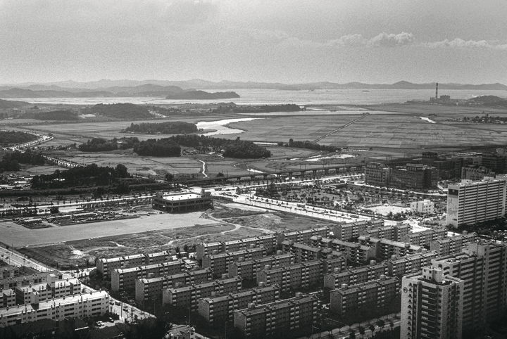 [안산=뉴시스]1992년 노적봉 정상에서 바라 본 고잔뜰 모습.(사진=안산시 제공)2026.02.15.photo@newsis.com *재판매 및 DB 금지