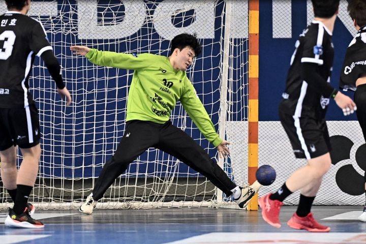 [서울=뉴시스] 핸드볼 SK호크스의 이창우. (사진=한국핸드볼연맹 제공) *재판매 및 DB 금지