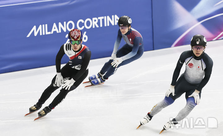 [밀라노=뉴시스] 김근수 기자 = 쇼트트랙 황대헌이 14일(현지 시간) 이탈리아 밀라노 아이스 스케이팅 아레나에서 열린 2026 밀라노·코르티나 담페초 동계올림픽 쇼트트랙 스피드스케이팅 남자 1500m 준준결승에서 숨을 고르고 있다. 2026.02.15. ks@newsis.com