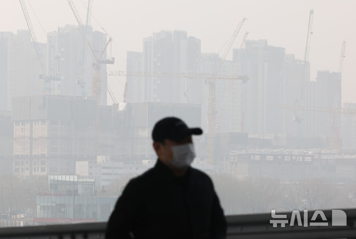 미세먼지 짙은 서울, 내일부터 맑은 하늘 예상[뉴시스Pic]