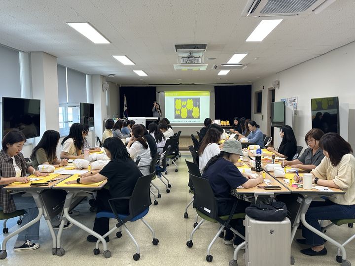 [서산=뉴시스] 지난해 서부평생교육원이 당진도서관에서 진행한 인문학 특강 모습. (사진=서부평생교육원 제공) 2026.02.16. photo@newsis.com *재판매 및 DB 금지