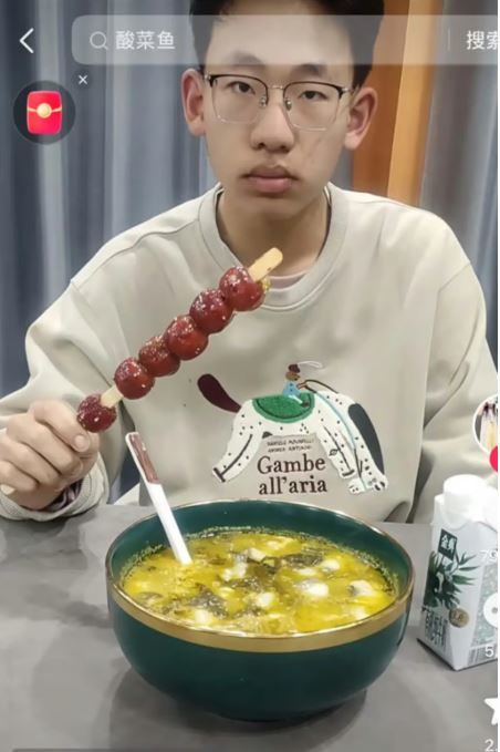 탕후루에 민물고기탕…'괴식 아침' 차리는 中 엄마 9억뷰 폭발