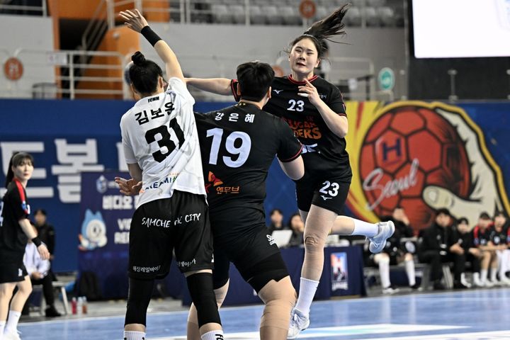 [서울=뉴시스] 여자 핸드볼 SK슈가글라이더즈의 송지은. (사진=한국핸드볼협회 제공) 2026.02.16. photo@newsis.com *재판매 및 DB 금지