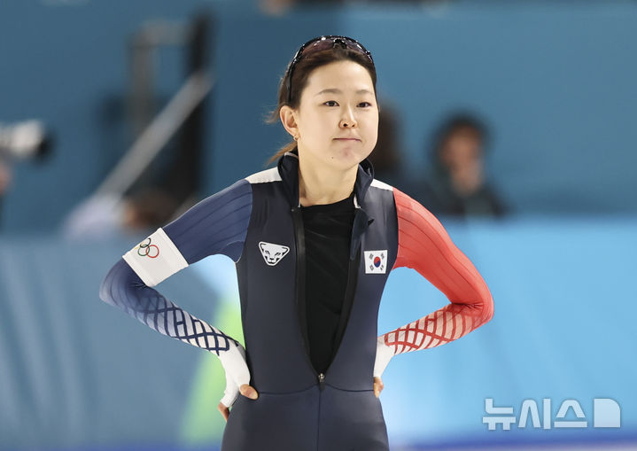 [밀라노=뉴시스] 김근수 기자 = 스피드스케이팅 김민선이 15일(현지 시간) 이탈리아 밀라노 스피드스케이팅 스타디움에서 열린 2026 밀라노·코르티나 담페초 동계올림픽 스피드스케이팅 여자 500m 결선 경기를 마치고 숨을 고르고 있다. 2026.02.16. ks@newsis.com