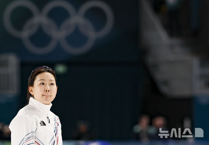 [밀라노=뉴시스] 김근수 기자 = 스피드스케이팅 김민선이 15일(현지 시간) 이탈리아 밀라노 스피드스케이팅 스타디움에서 열린 2026 밀라노·코르티나 담페초 동계올림픽 스피드스케이팅 여자 500m 결선 경기를 마치고 숨을 고르고 있다. 2026.02.16. ks@newsis.com